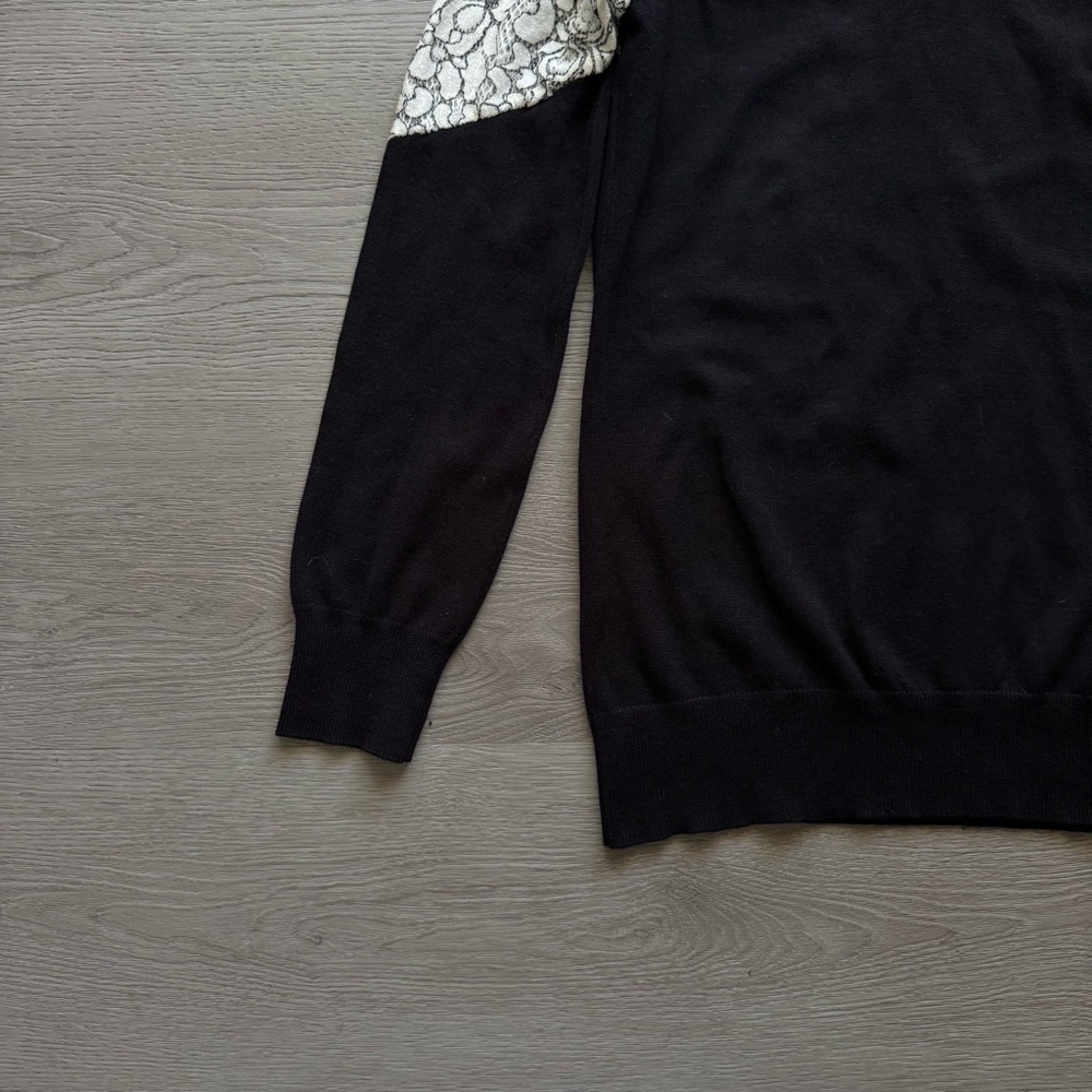 VENUS Floral Lace Shoulder V-Neck Sweater - Picture 3 of 6